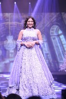 Regina Cassandra Photo Pictures